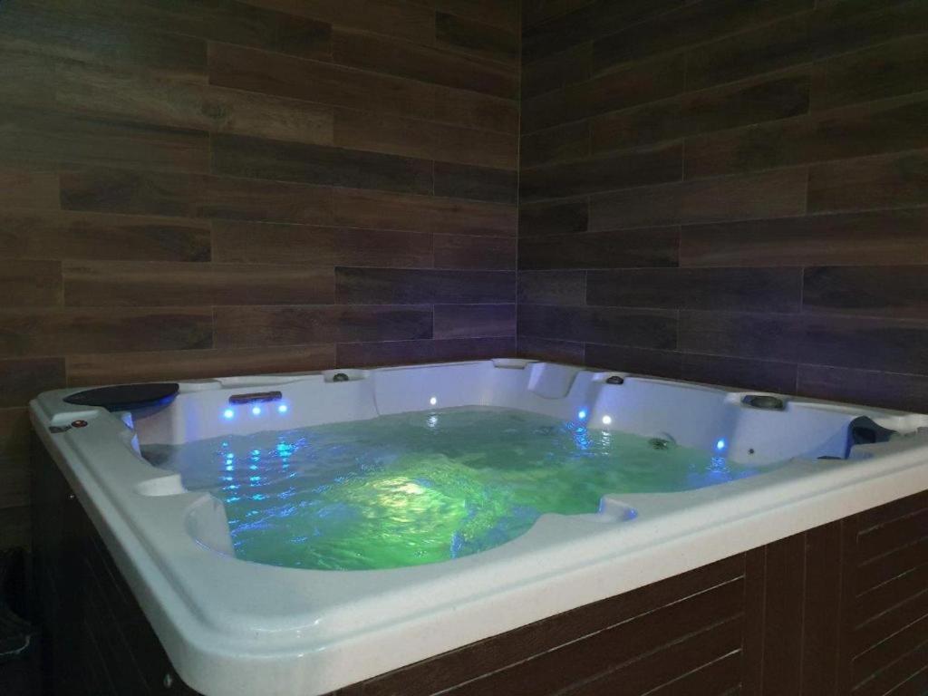 Dwie Sosny Apartamenty Przy Plazy - Sauna, Jacuzzi, Silownia, Bawialnia - 365Pam 尤斯托尼莫斯基 外观 照片